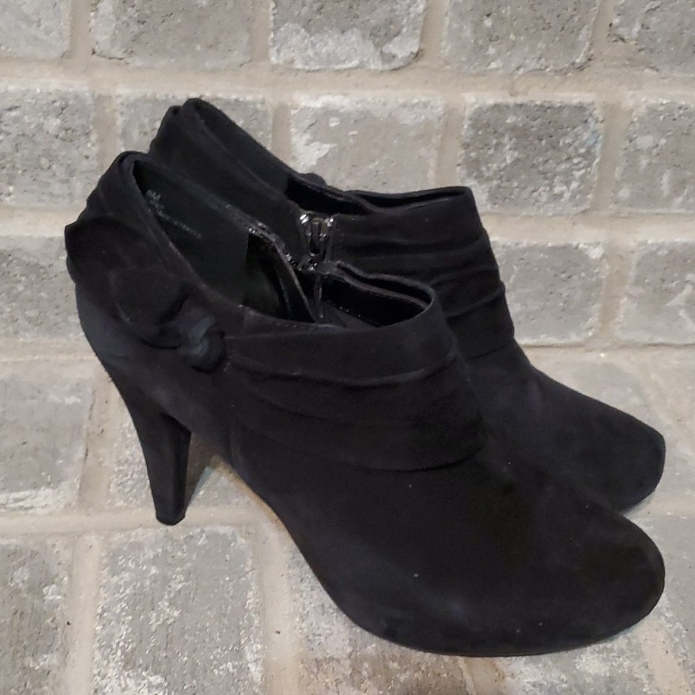 Me Too Black Heels Size 8 Leather Uppers Suade Feel Shoes Womens